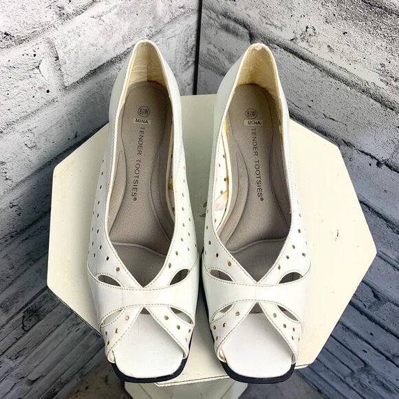 Vintage Tender Tootsies White Faux Leather Peep Toe Low Block Heel Pump - Picture 1 of 15